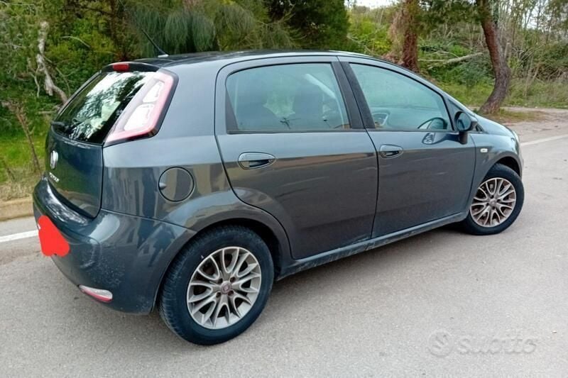 Gebraucht Fiat Punto 95 PS (69 kW) 2012 Grau Kleinwagen