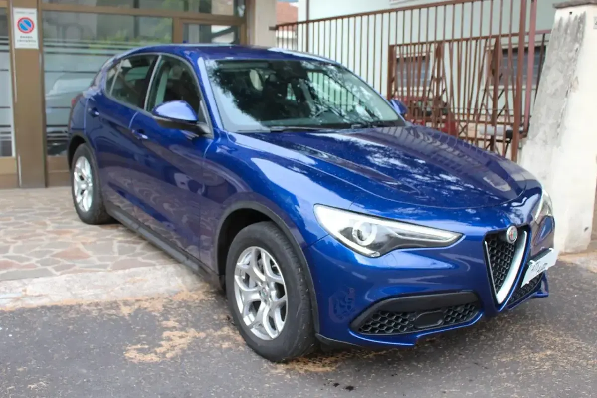 Usata Alfa Romeo Stelvio Business 190 CV (139 kW) 2020 Blu SUV