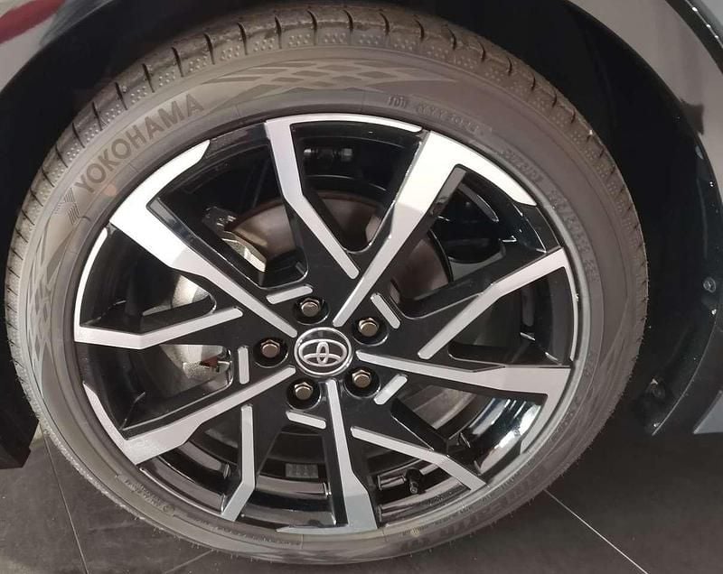 Nuova Toyota Prius+ Lounge 223 CV (164 kW) 2025 Grigio