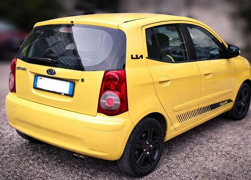 Usata Kia Picanto 65 CV (47 kW) 2009 Giallo Utilitaria