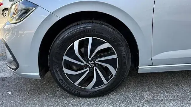 Usata VW Polo Style 95 CV (69 kW) 2025 Grigio Utilitaria