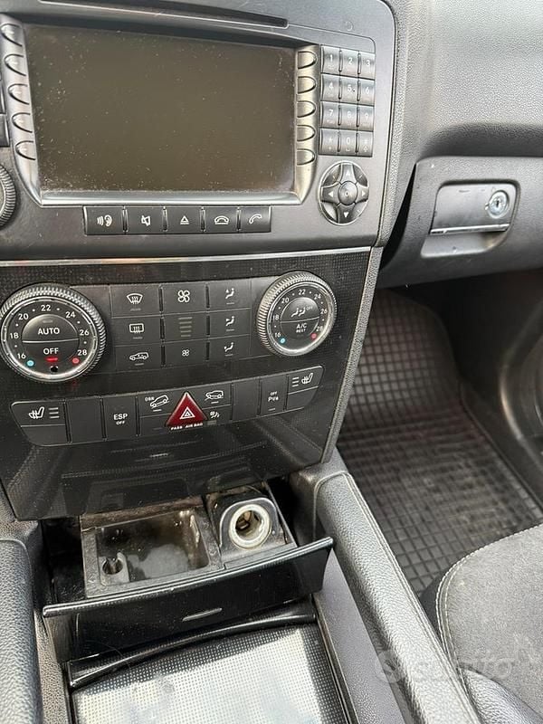 Usata Mercedes ML320 224 CV (164 kW) 2006 Grigio SUV