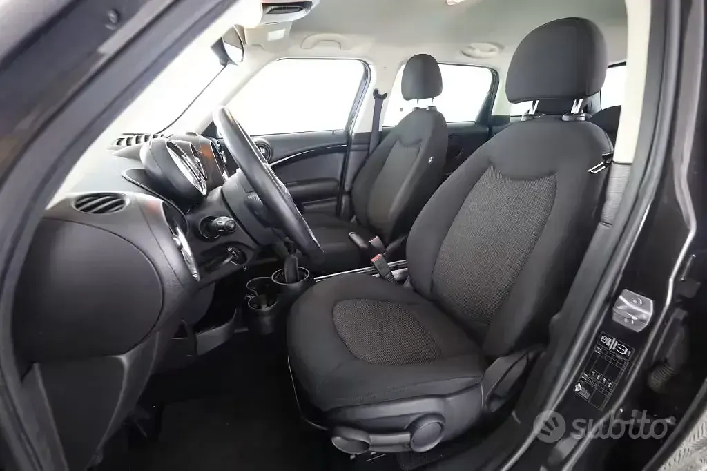 Usata Mini One Countryman 98 CV (72 kW) 2015 Midnight grey SUV