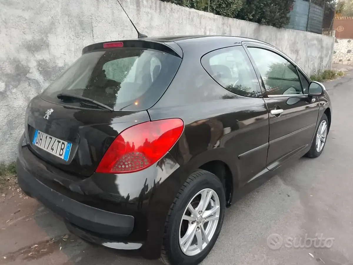 Usata Peugeot 207 75 CV (55 kW) 2007 Nero Coupé