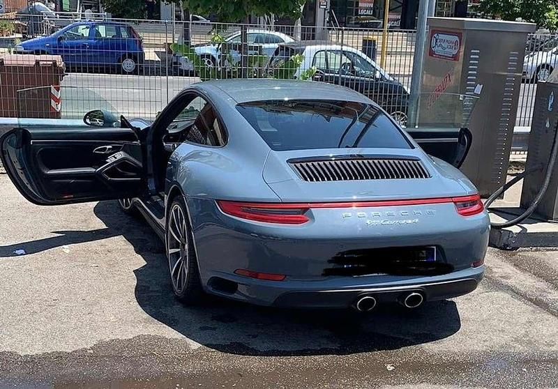 Usata Porsche 911 Carrera 4 370 CV (272 kW) 2017 Grigio Coupé