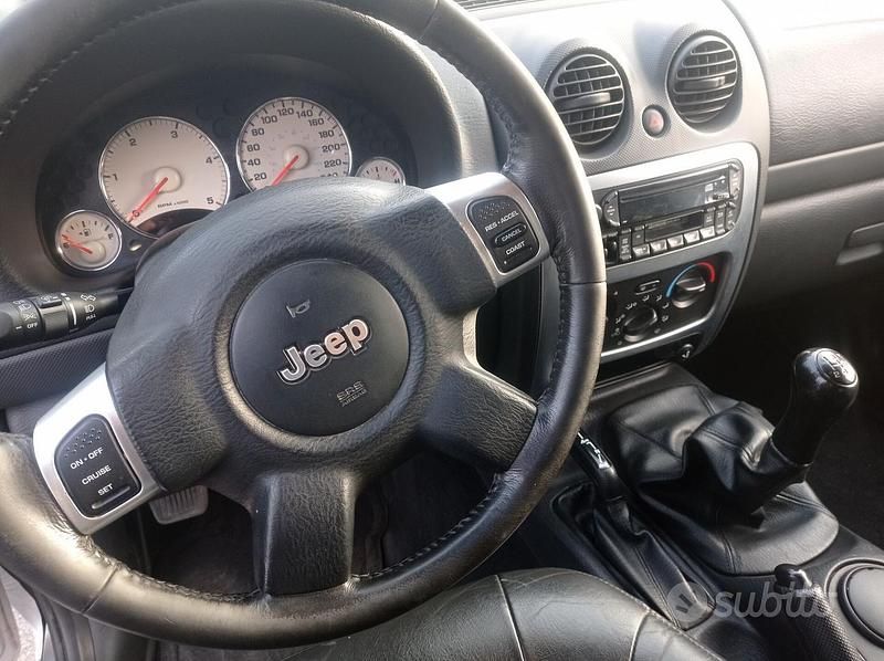 Usata Jeep Cherokee Limited 150 CV (110 kW) 2004 Grigio SUV