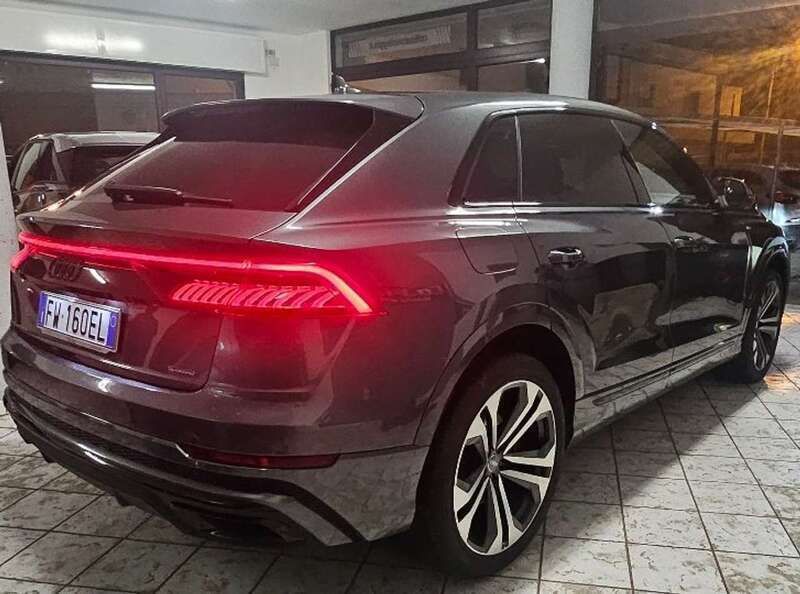 Usata Audi Q8 Sport 286 CV (210 kW) 2019 Grigio SUV
