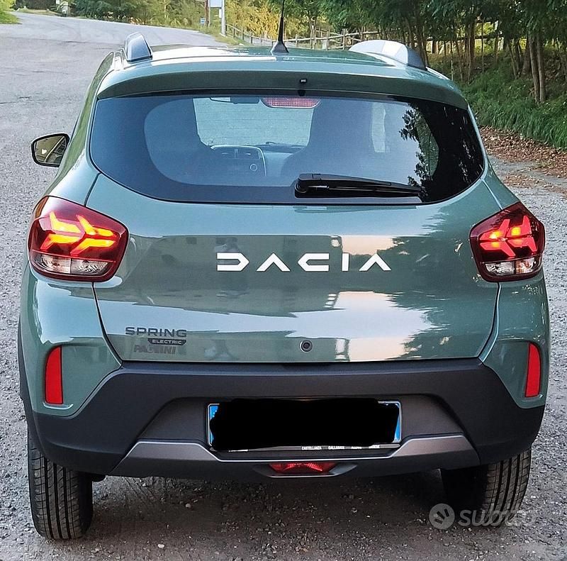 Usata Dacia Spring Essentiel 33 kW (45 CV) 2023 Verde Utilitaria