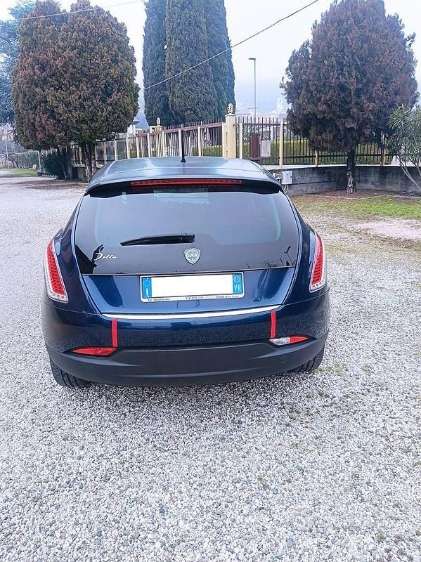 Usata Lancia Delta Gold 140 CV (102 kW) 2011 Blu/azzurro Utilitaria