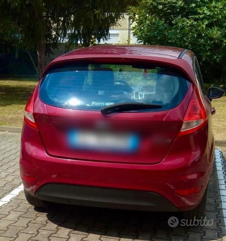 Usata Ford Fiesta 80 CV (58 kW) 2011 Rosso Utilitaria