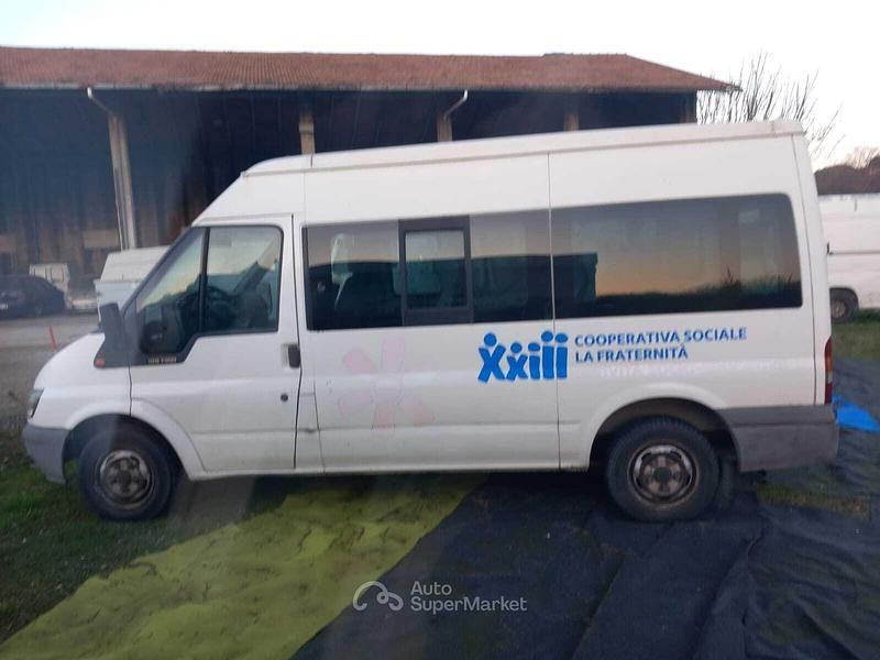 Usado Ford Transit 101 CV (74 kW) 2001 Blanco Monovolumen
