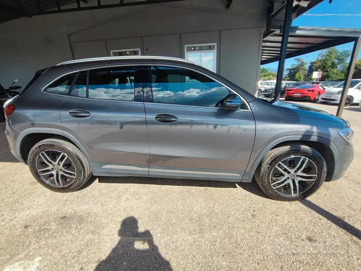 Usata Mercedes GLA200 Premium 150 CV (110 kW) 2023 Grigio SUV