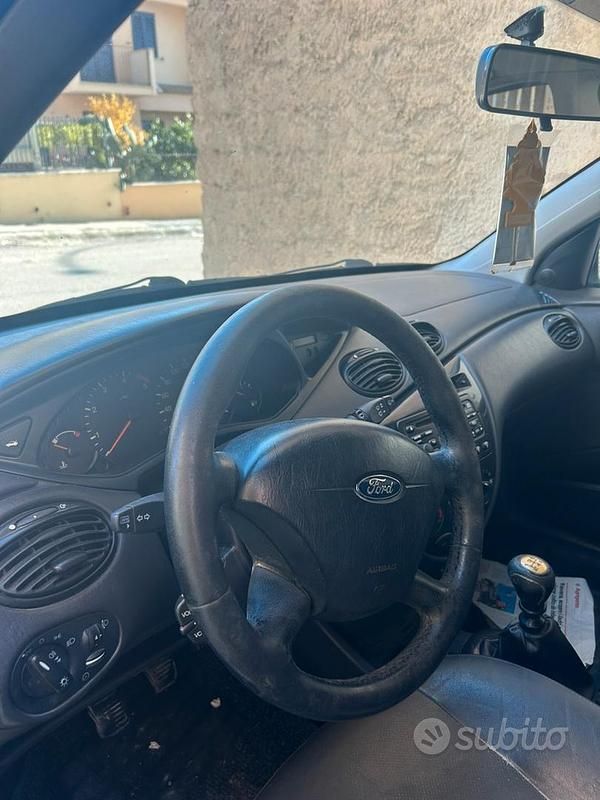Usata Ford Focus Ghia 116 CV (85 kW) 2002 Berlina