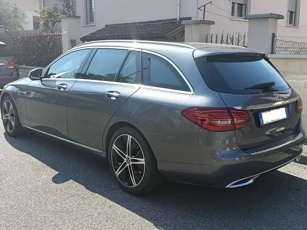 Usata Mercedes C180 122 CV (89 kW) 2019 Grigio Station wagon