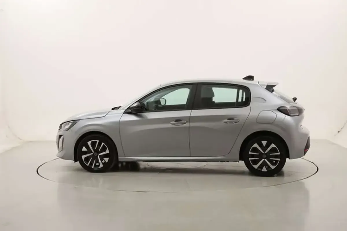Usata Peugeot 208 Active+ 101 CV (74 kW) 2024 Grigio Utilitaria