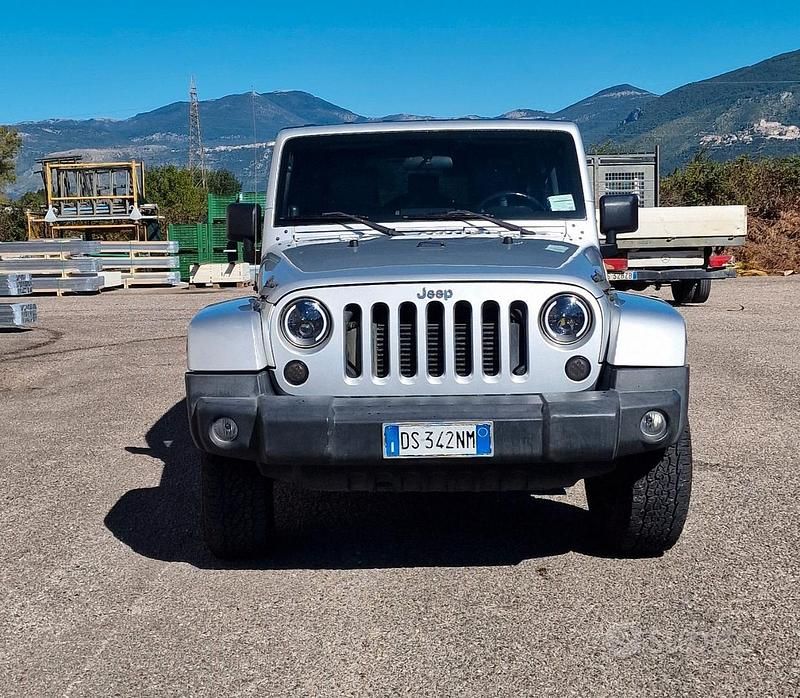 Usata Jeep Wrangler Unlimited Sahara 177 CV (130 kW) 2008 Argento SUV