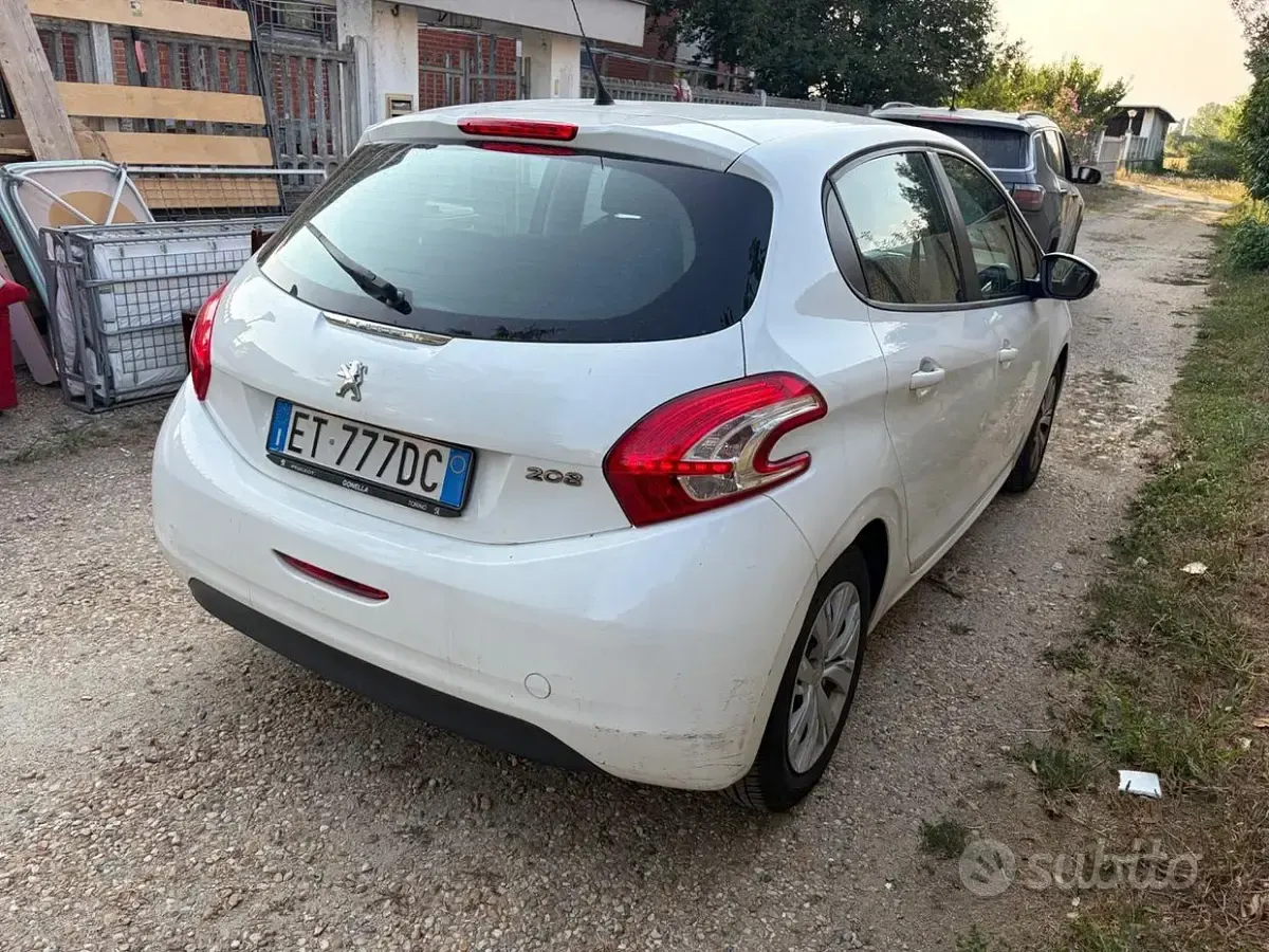 Usata Peugeot 208 Active 92 CV (67 kW) 2013 Bianco Utilitaria