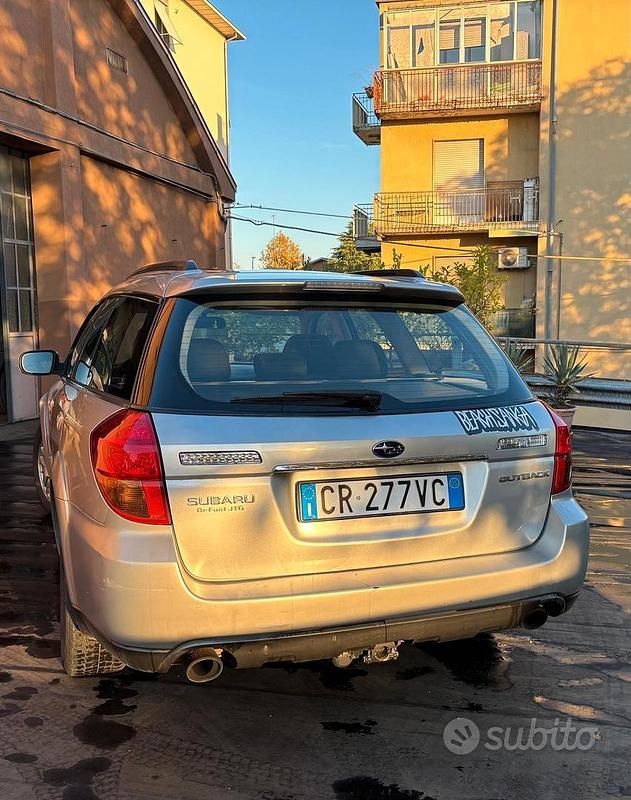 Usata Subaru Outback 150 CV (110 kW) 2005 Grigio Berlina