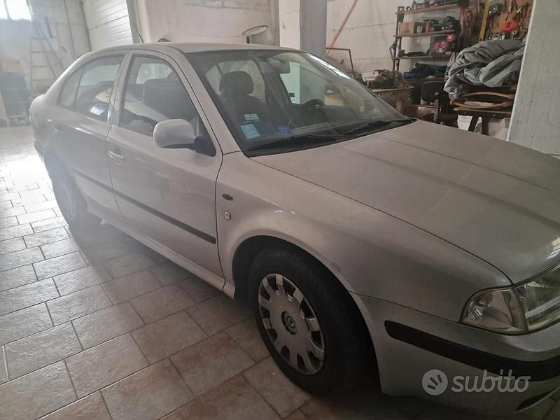 Usata Skoda Octavia Ambiente 90 CV (66 kW) 2001 Grigio Berlina