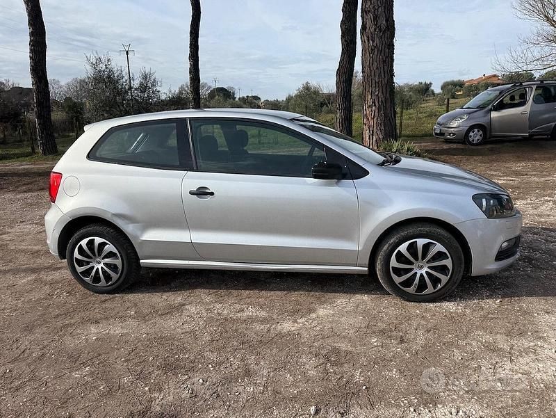 Usata VW Polo Trendline 75 CV (55 kW) 2016 Grigio Berlina
