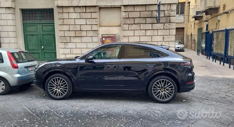 Nero Usata 2022 Porsche Cayenne Coupe Coupé | 66.000 € - Immagine 1/4