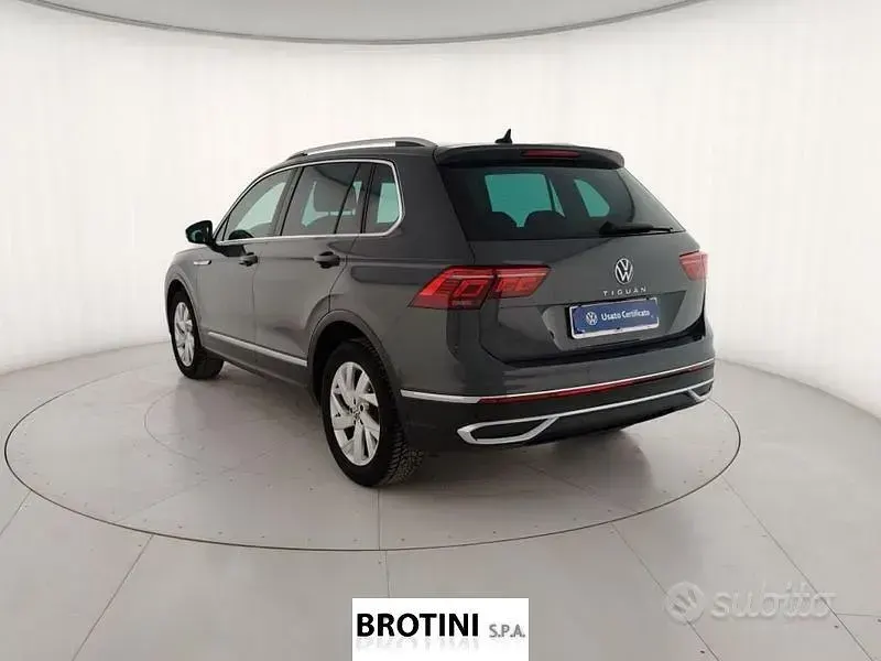 Usata VW Tiguan Elegance 150 CV (110 kW) 2023 Grigio SUV