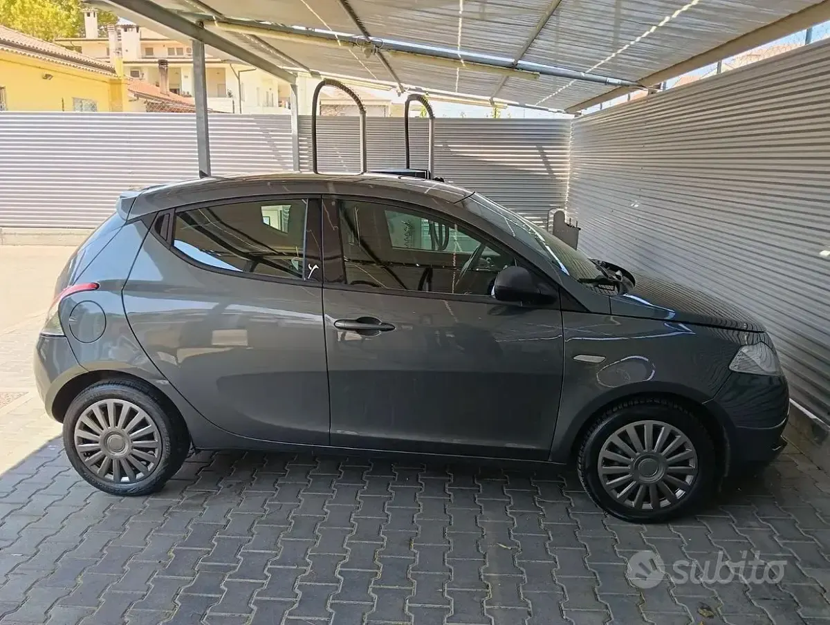 Usata Lancia Ypsilon 69 CV (50 kW) 2014 Giallo Utilitaria