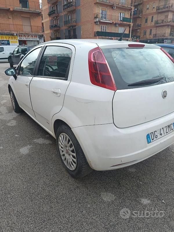 Usata Fiat Grande Punto 75 CV (55 kW) 2008 Bianco Utilitaria