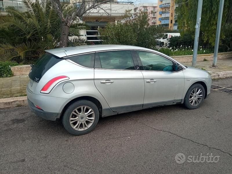 Usata Lancia Delta 120 CV (88 kW) 2011 Grigio Utilitaria
