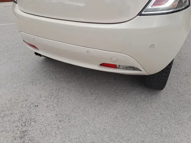 Usata Lancia Ypsilon Gold 69 CV (50 kW) 2020 Beige Utilitaria