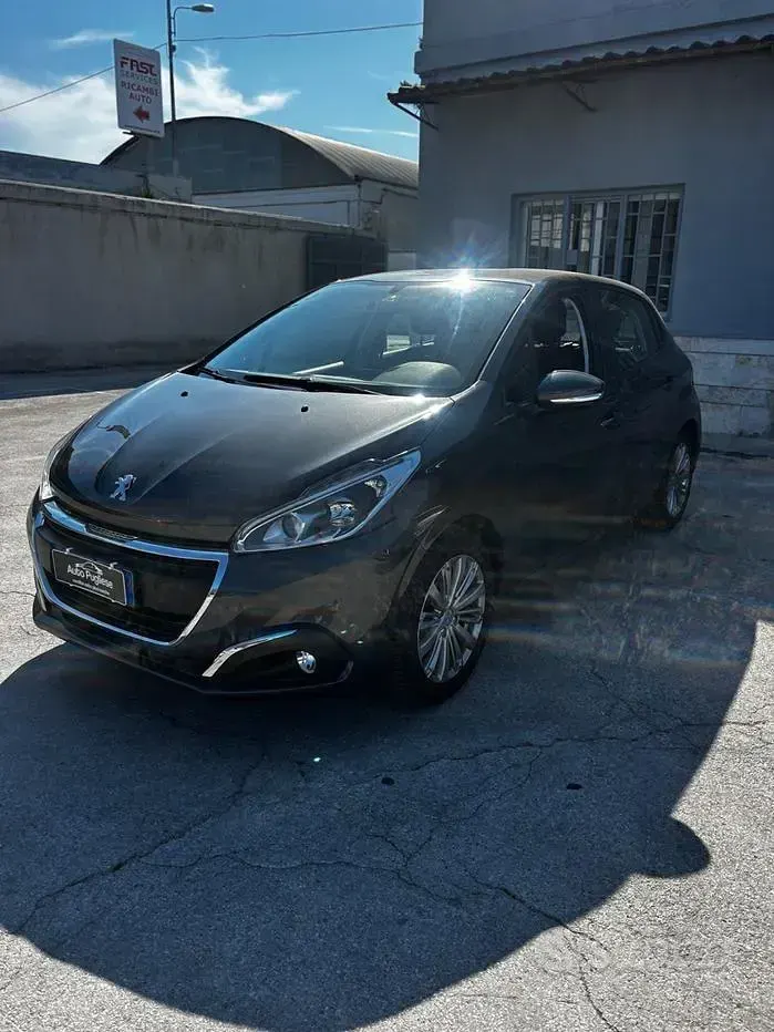 Usata Peugeot 208 Allure 82 CV (60 kW) 2016 Grigio Utilitaria