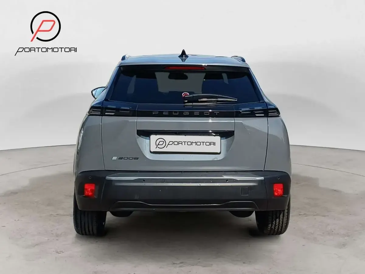 Nuova Peugeot e-2008 Allure 61 kW (84 CV) 2026 Grigio selenium SUV