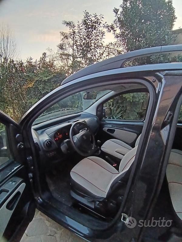 Usata Peugeot TePee 75 CV (55 kW) 2015 Nero Monovolume