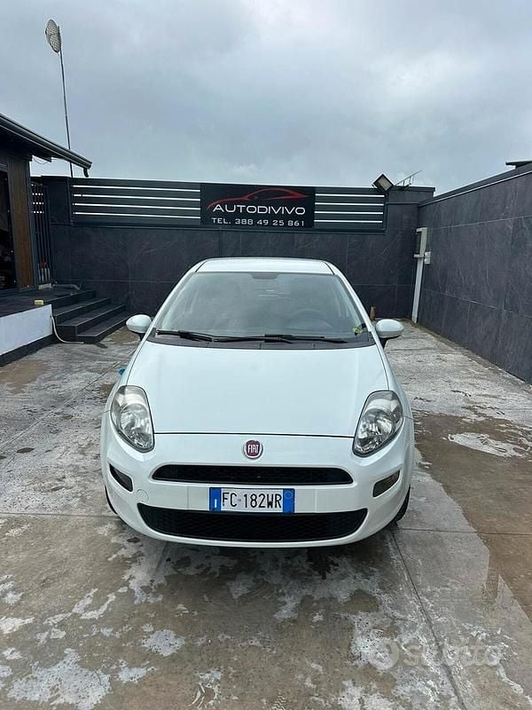 Bianco Usata 2016 Fiat Punto Lounge Berlina | 3850 € (Ottimo prezzo) - Immagine 1/4
