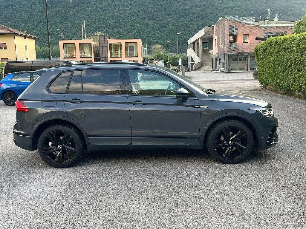 Usata VW Tiguan R-line 150 CV (110 kW) 2024 Antracite SUV