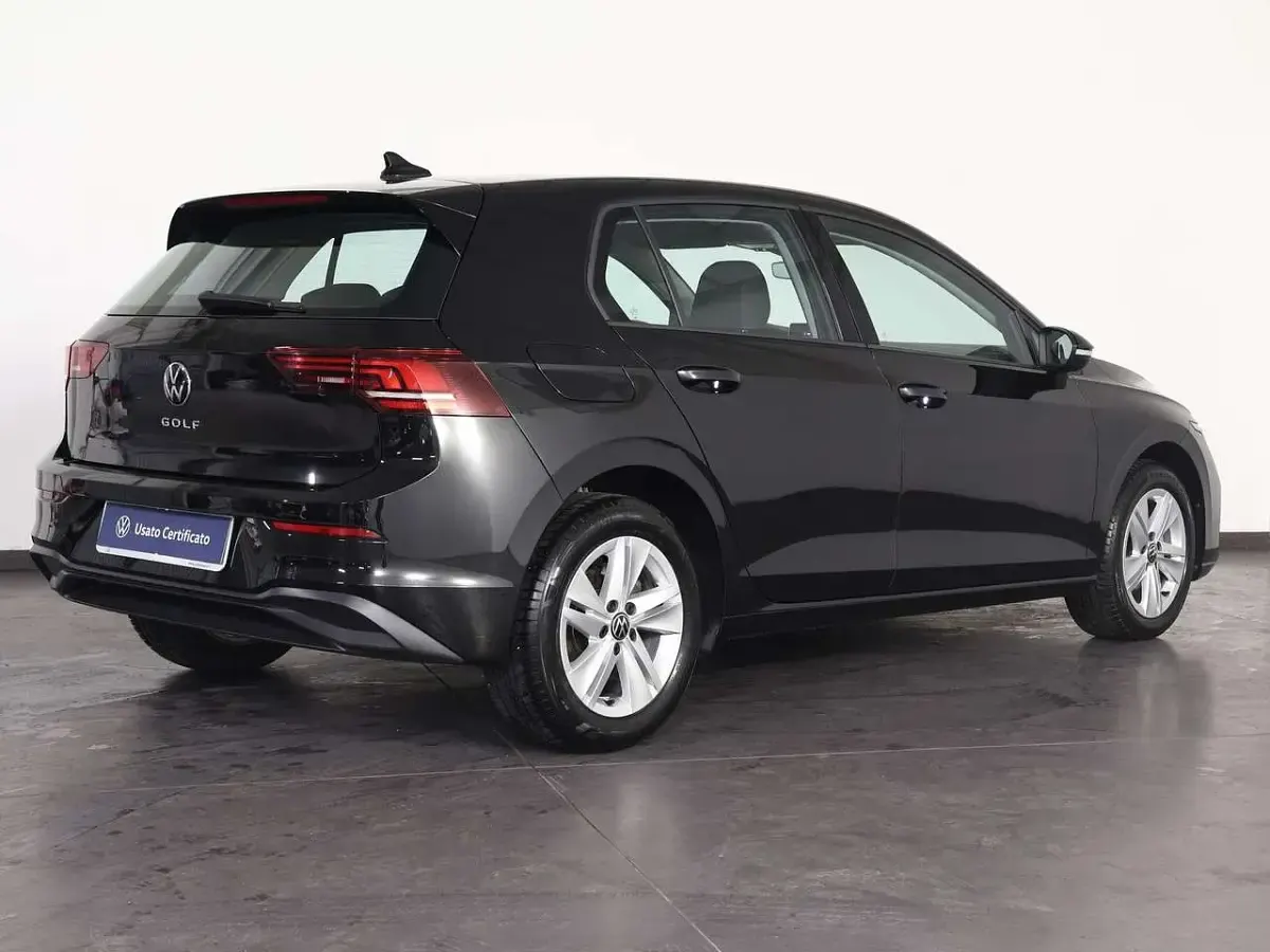 Usata VW Golf VIII Life 116 CV (85 kW) 2025 Grenadill black Berlina