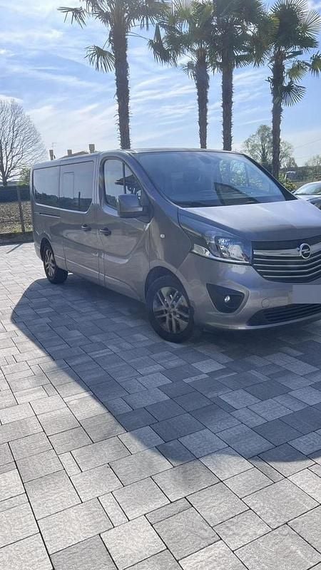Usata Opel Vivaro 2015 Grigio Monovolume