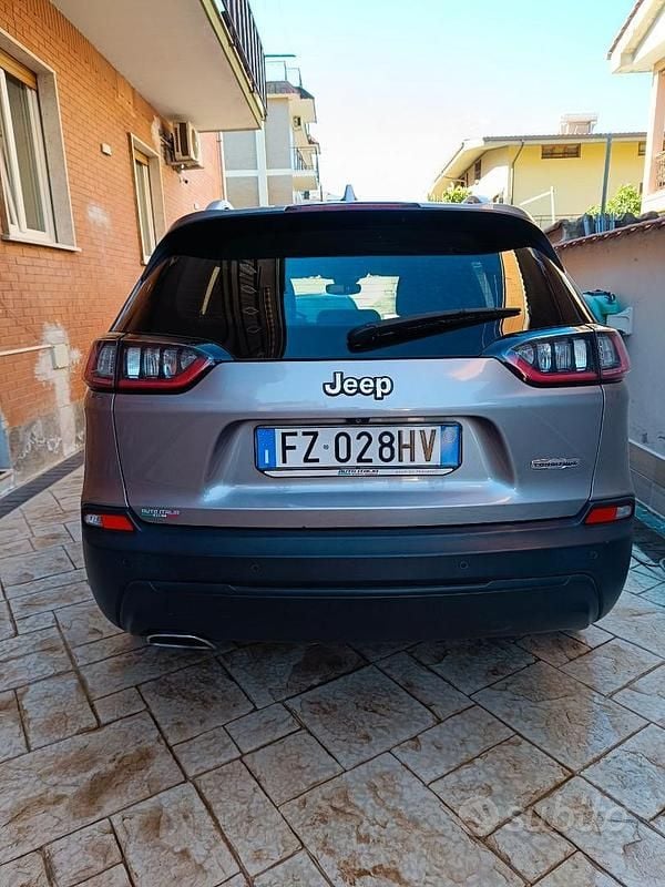 Usata Jeep Cherokee Longitude 195 CV (143 kW) 2019 Grigio SUV