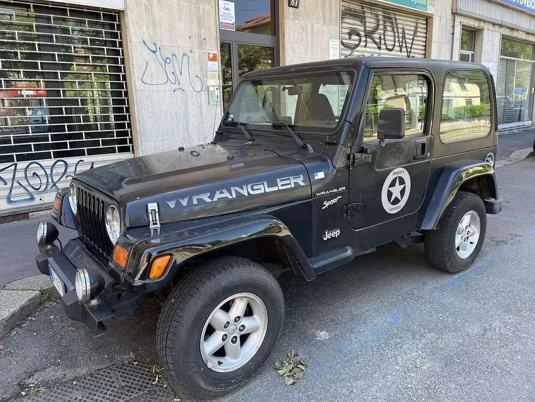 Usata Jeep Wrangler Sport 118 CV (86 kW) 1999 Nero SUV