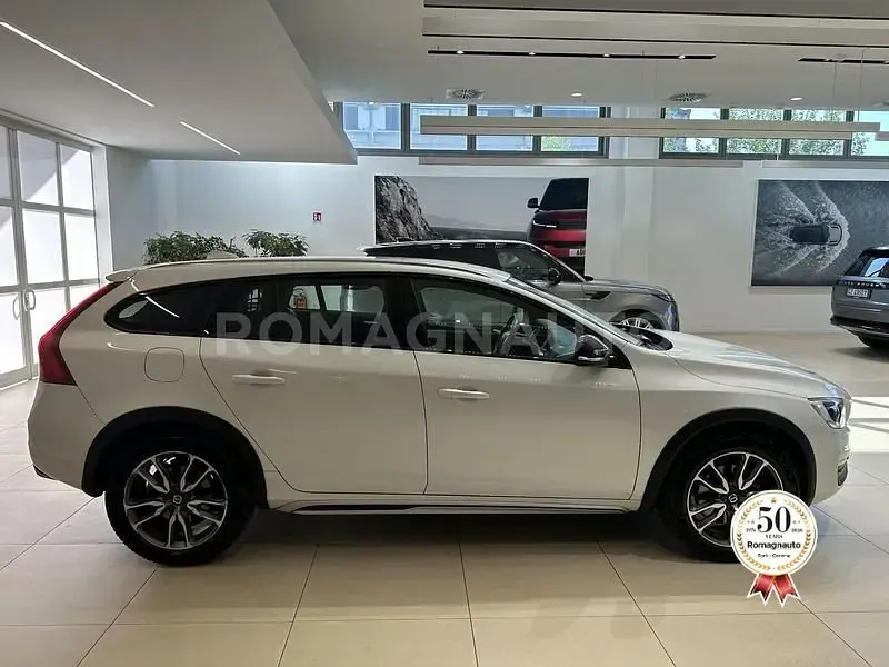 Usata Volvo V60 CC Plus 150 CV (110 kW) 2017 Bianco Station wagon