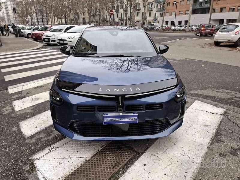 Usata Lancia Ypsilon 101 CV (74 kW) 2025 Blu metallizzato Utilitaria