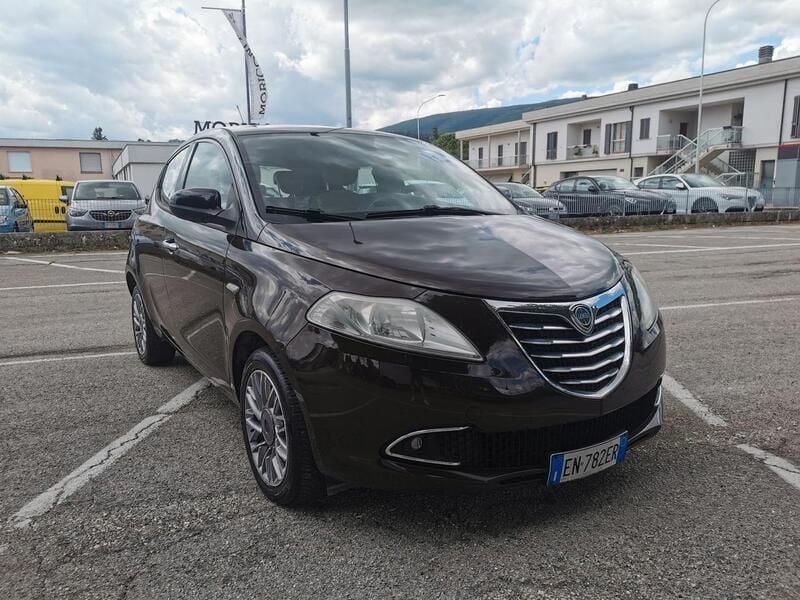 Usata Lancia Ypsilon 69 CV (50 kW) 2013 Marrone Utilitaria