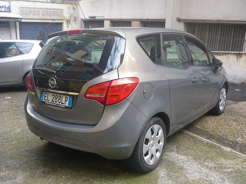 Usata Opel Meriva Cosmo 100 CV (73 kW) 2012 Grigio Monovolume