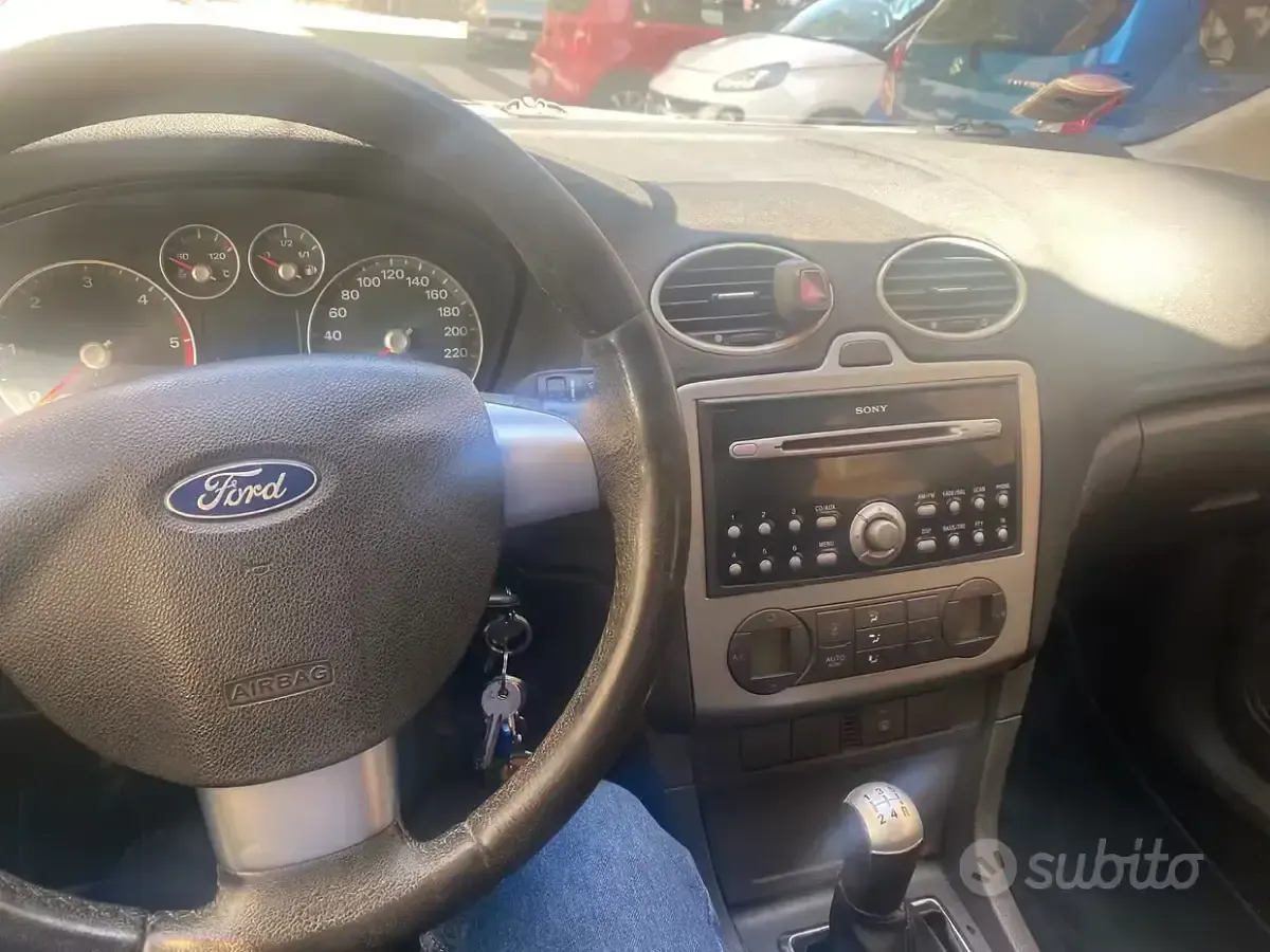 Usata Ford Focus 90 CV (66 kW) 2007 Grigio Station wagon