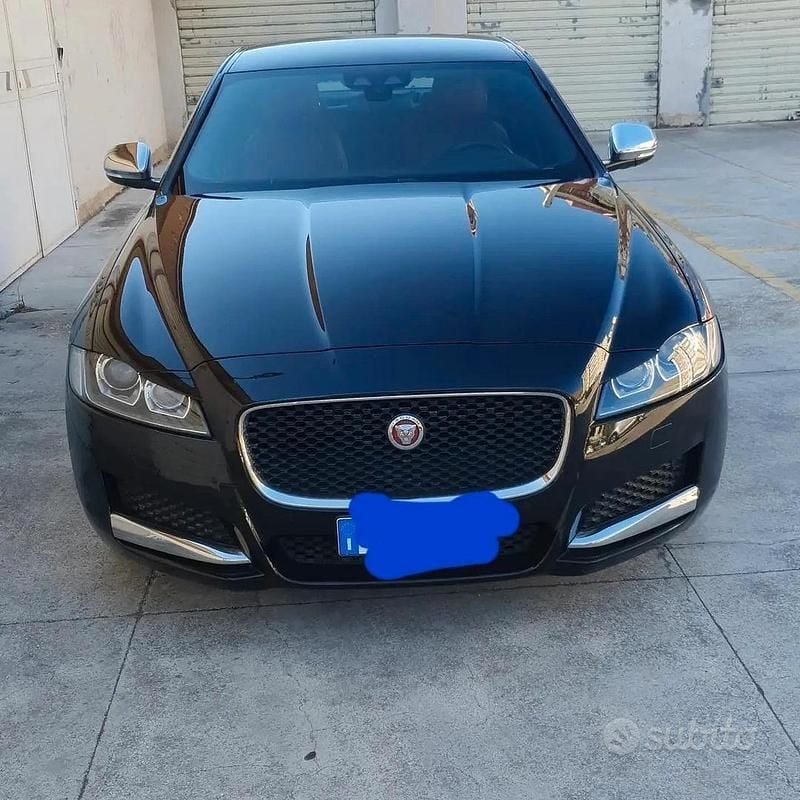 Usata Jaguar XF 200 CV (147 kW) 2017 Nero Berlina