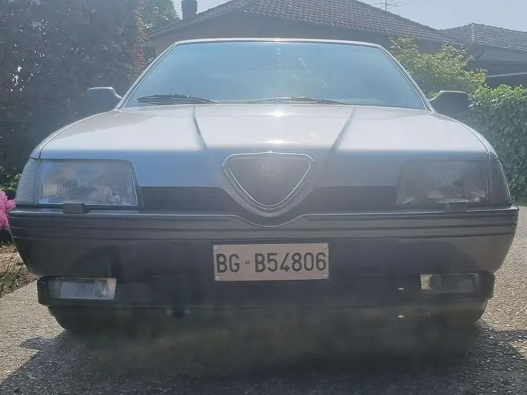 Usata Alfa Romeo 164 144 CV (105 kW) 1990 Grigio Berlina