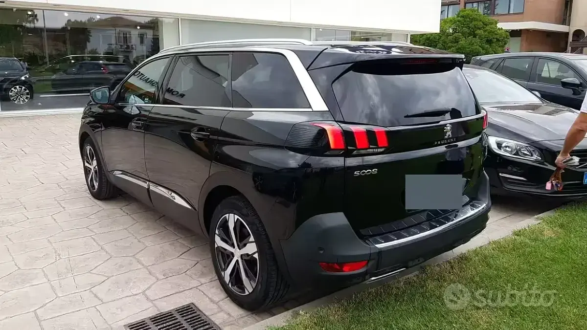 Usata Peugeot 5008 GT-line 120 CV (88 kW) 2017 Nero Station wagon