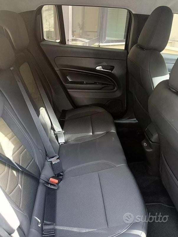 Usata Jeep Avenger Summit 100 CV (73 kW) 2023 Nero SUV