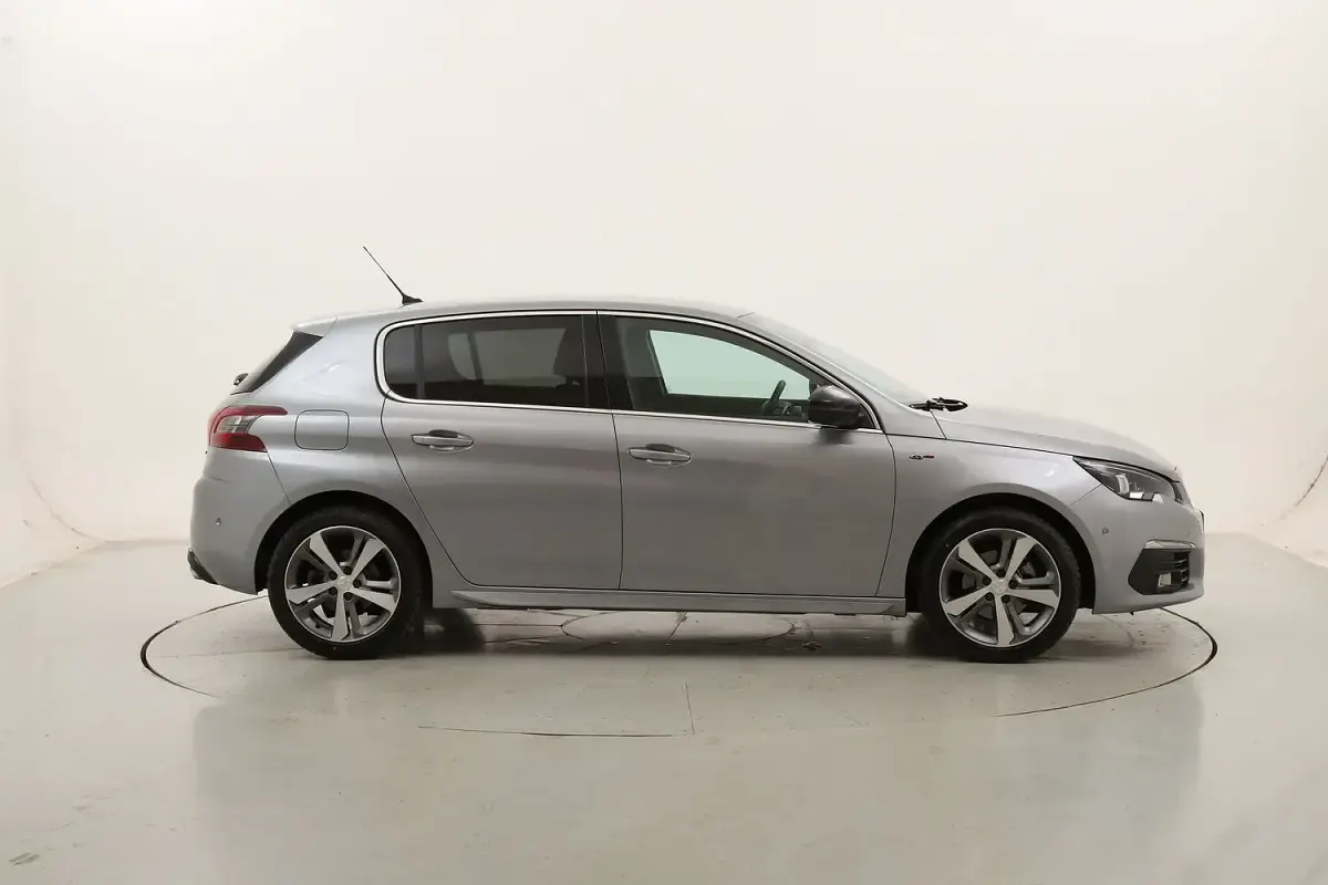 Usata Peugeot 308 GT 131 CV (96 kW) 2020 Berlina