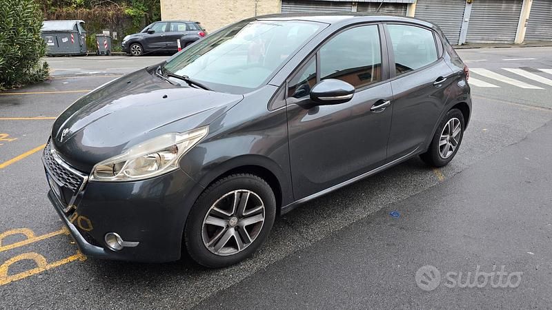 Usata Peugeot 208 Allure 68 CV (50 kW) 2015 Grigio Utilitaria